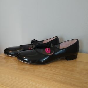 Tap shoes black patent